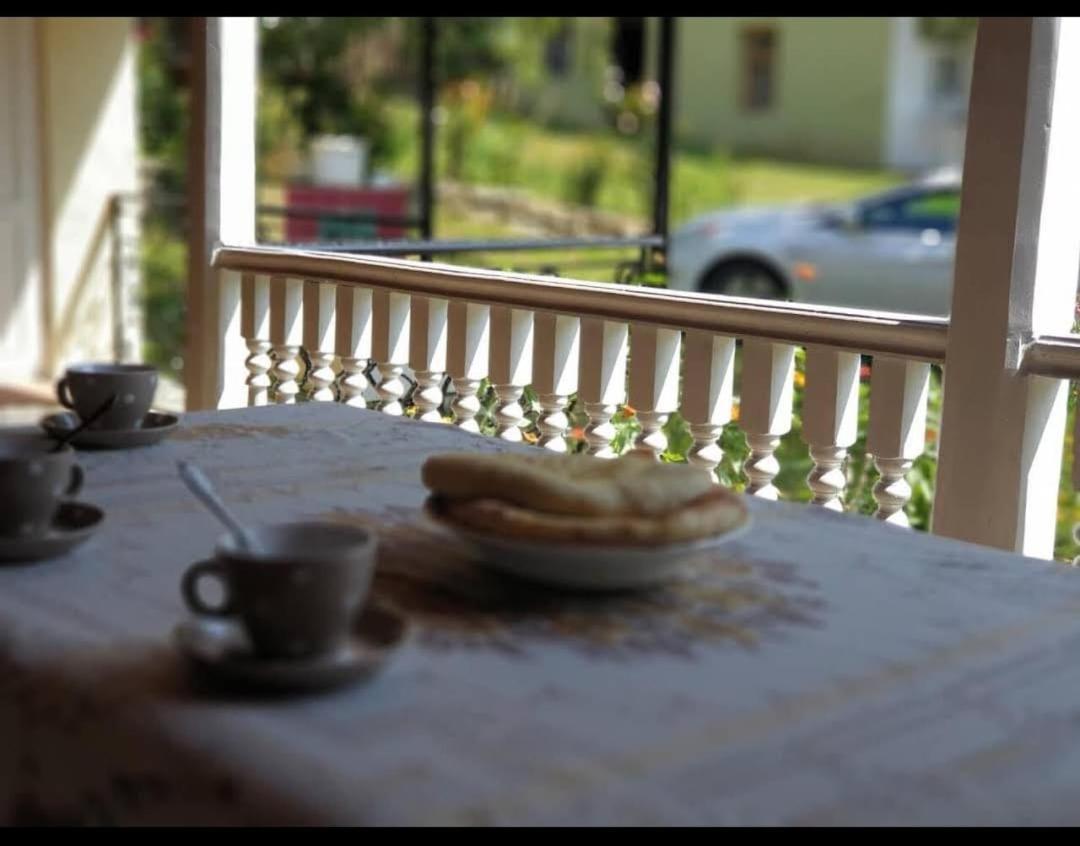 Guest House Lailashi Surmushi Экстерьер фото